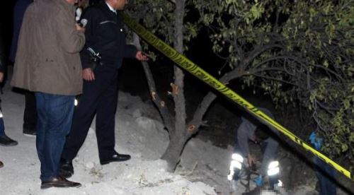 Köpek sesine gittiler cesetle karşılaştılar!