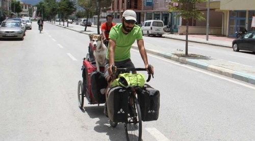 Köpekleriyle Türkiye turuna çıktılar