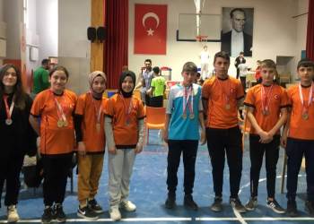 Köprüören Tek Termik Ortaokulu Bilek Güreşinde 10 Altın, 4 Gümüş, 2 Bronz Madalya Kazandı
