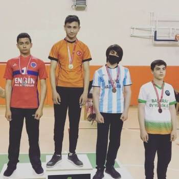 Köprüören Tek Termik Ortaokulu Öğrencilerinin Bilek Güreşi Başarısı
