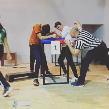 Köprüören Tek Termik Ortaokulu Öğrencilerinin Bilek Güreşi Başarısı
