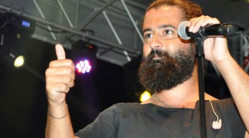 Koray Avcı'yı sahneden indirdiler