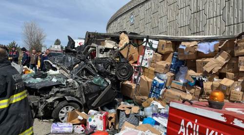 Korku filmi gibi kaza: 4 kişi öldü, 2'si polis 3 kişi yaralandı