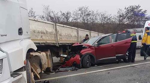 Korkunç görüntü... Kazada yaralılar var!