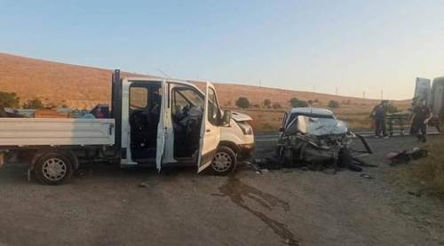 Korkunç kaza! Sürücü değiştiren kamyonete...