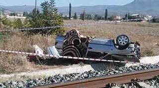 Korkunç kazada 2 kişi öldü 1 kişi ağır yaralandı