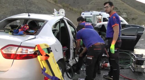 Korkunç kazada 7 kişi can verdi