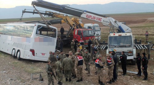 Korkunç kazada 9 kişi öldü 28 kişi yaralandı