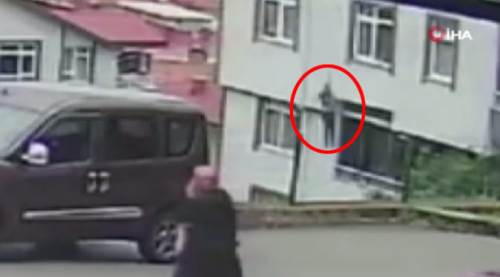 Korkunç olay: Cam silerken 5. kattan düştü!