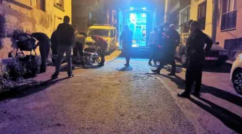 Korkunç olay! Kadın, kadını bebeğinin yanında bıçakladı!