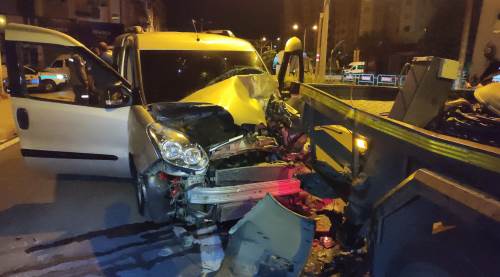 Korkutan kaza: Eskişehir'de OEDAŞ ekibine çarptı! 