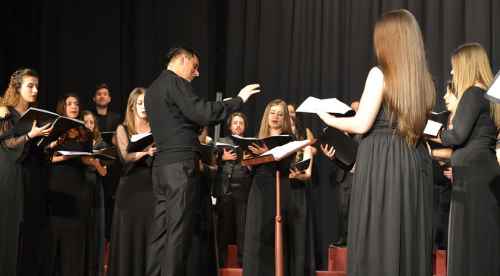 Korolar barış ve sevgi için sahne aldı