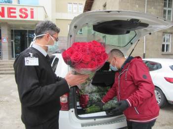 Korona İle Mücadele Ekiplerine Güllü Moral
