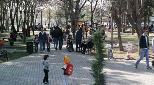 Korona virüse inat! Eskişehirliler soluğu parklarda aldı...