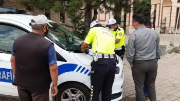 Korona Virüse Rağmen Durdurulan Taksiden 5 Kişi Çıktı
