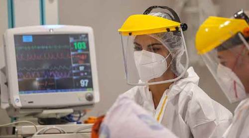 Koronavirüs vaka sayıları tırmanışını sürdürüyor