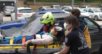 Koşarak Caddeye Çıkan 8 Yaşındaki Çocuğa Araba Çarptı
