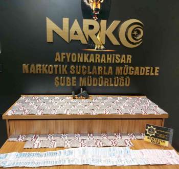 Kovalamaca Sonrası Yakalanan Otomobilden Binlerce Uyuşturucu Hap Çıktı
