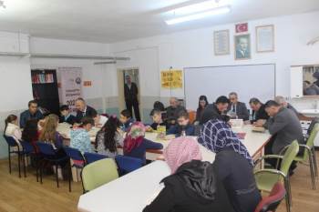 Köy Okulunda Kitap Okuma Etkinliği
