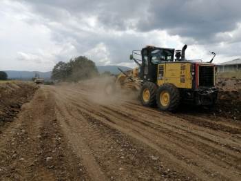 Köy Yollarında Çalışmalar Devam Ediyor
