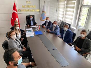 Köy Yollarının Malzeme Ve Nakliye İhalesi Yapıldı
