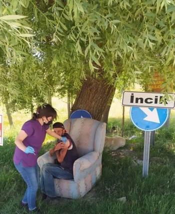 Köyde Aşısını Olmayan Tek Kişiye Aşı Yapıldı
