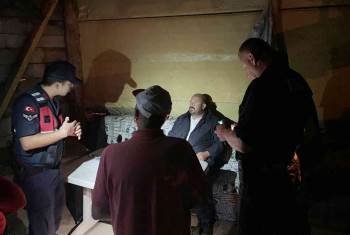 Köyde Kaybolan Adam Ekipler Tarafından Bulundu
