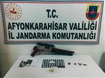 Köye Düzenlenen Uyuşturucu Baskınında 8 Kişi Gözaltına Alındı
