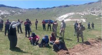 Köylüler Ellerinde Taş Ve Sopalarla Sondaj Çalışmasını Engelledi
