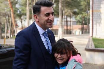 Küçük Kız Vali Aygöl’E "Muhtar" Deyince Herkesi Güldürdü
