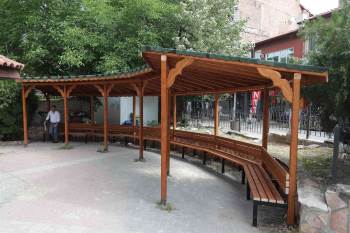 Küçük Park’A Yeni Pergola
