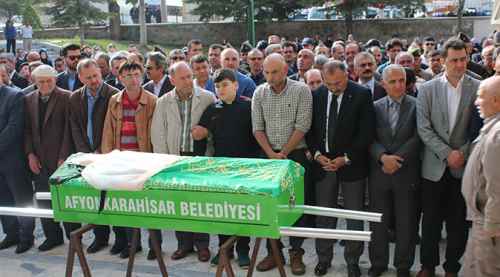 Küçük tabuta minik gelinlik örtüldü