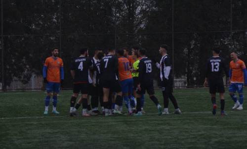 Küfür etti maçtan atıldı