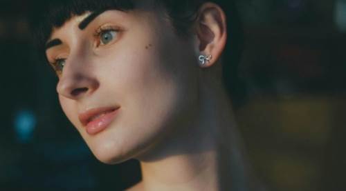 Kulak Çınlaması (Tinnitus): Nedenleri, Belirtileri ve Tehlikeli İşaretleri 