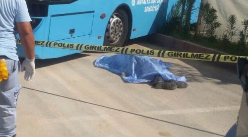 Kullandığı otobüsün altında can verdi