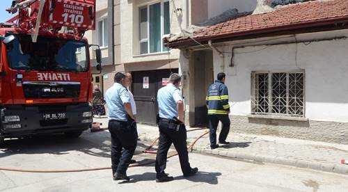 Kullanılmayan ikametteki yangın korkuttu