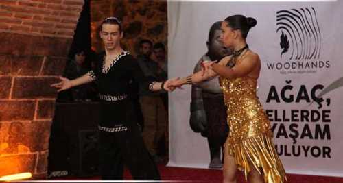 KÜLLİYEDE DANS GÖSTERİSİ