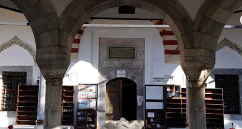 KÜLLİYEDE İNŞA TARİHİ TARTIŞMASI