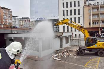 Kültür Sitesi Yıkılıyor
