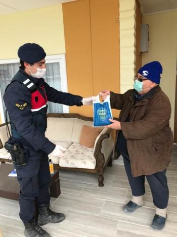 Kumbarasında Biriktirdiği Bozuk Parayı ’’Biz Bize Yeteriz Türkiyem’’ Kampanyasında Bağışladı
