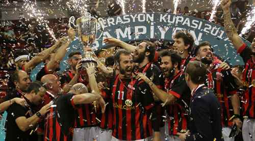 Kupa salona getirilecek