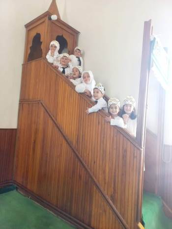 Kur’An-I Kerim Öğrenen Minikler Belgelerini Aldı
