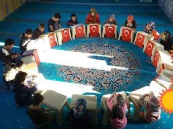 Kur’An-I Kerim Okuyup, Mehmetçiğe Dua Ediyorlar
