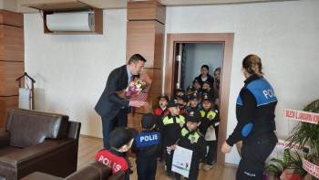 Kur’An Kursu Miniklerinden Polis Amcalarına Ziyaret

