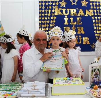 Kur’An Kursu Öğrencileri Karne Heyecanı Yaşadı
