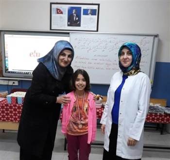 Kuran’I Kerim Öğrenen İlkokul Öğrencilerine Madalya

