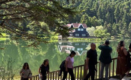 Kurban Bayramı’nda Gölcük Tabiat Parkı’na ziyaretçi akını