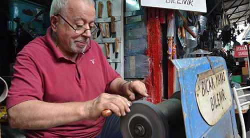 Kurban bıçakları bileniyor