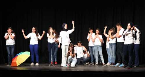 KURS BİTTİ SAHNEYE ÇIKTILAR