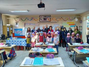 Kursiyerler Ördü, Minik Kalpler Isındı
